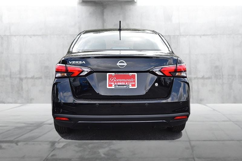 Nissan Versa Vehicle Image 06