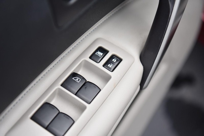Nissan Rogue Vehicle Image 09