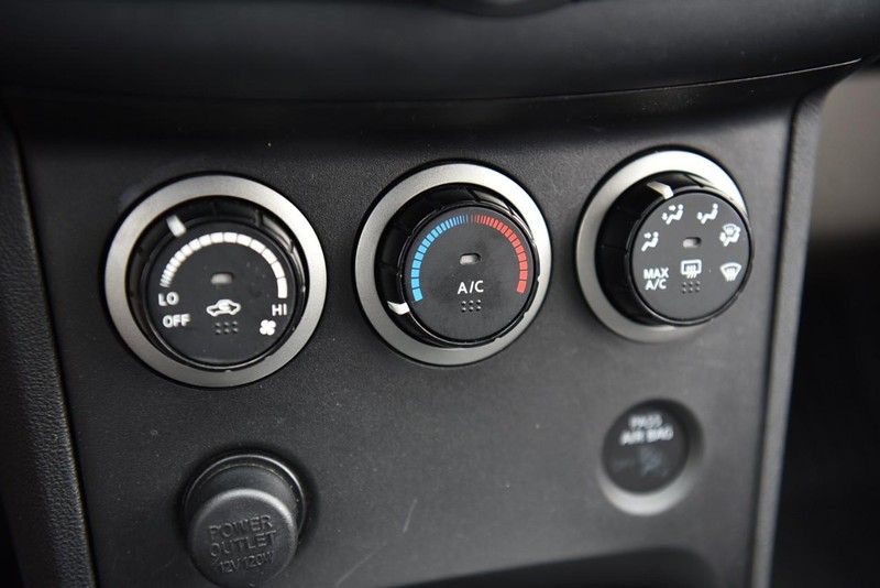 Nissan Rogue Vehicle Image 12
