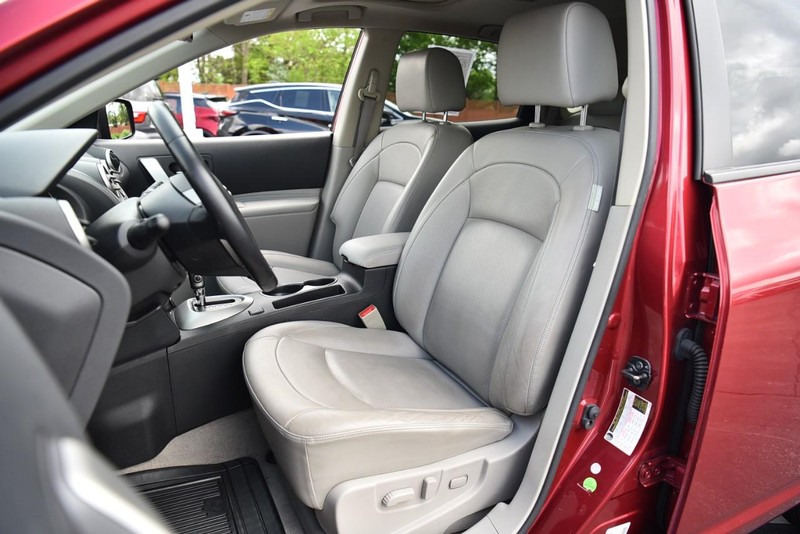 Nissan Rogue Vehicle Image 16