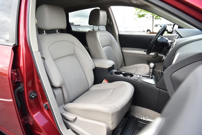 Nissan Rogue Vehicle Image 17