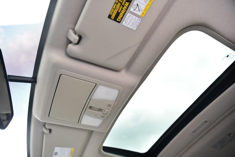 Nissan Rogue Vehicle Image 18
