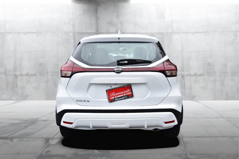 Nissan Kicks Play Vehicle Image 06