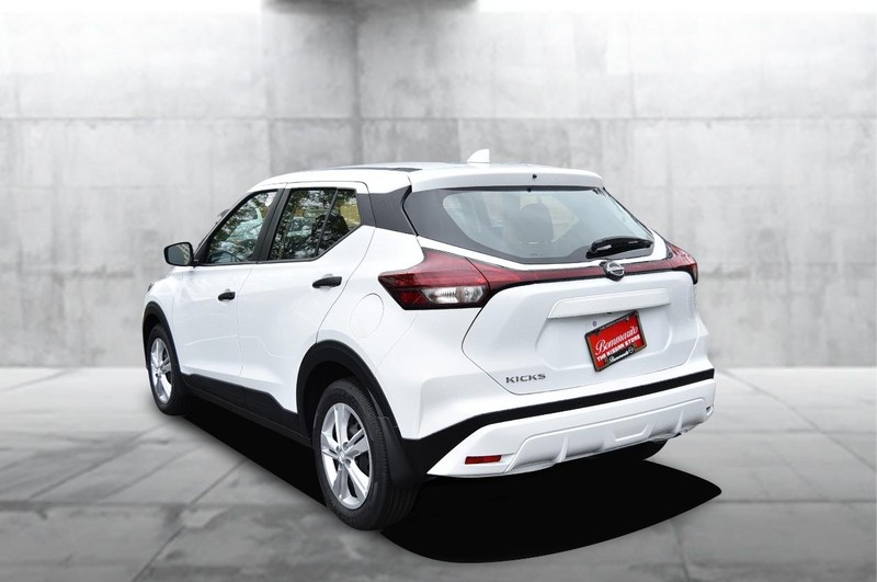 Nissan Kicks Play Vehicle Image 07