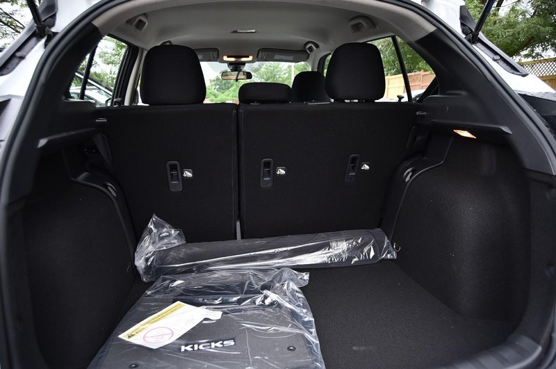 Nissan Kicks Play Vehicle Image 23