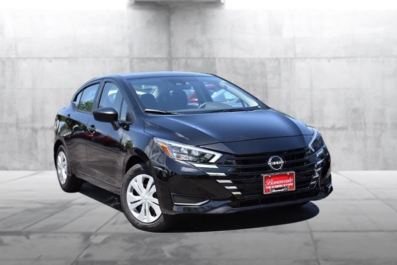 Nissan Versa Vehicle Image 02