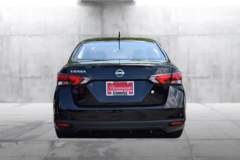 Nissan Versa Vehicle Image 06