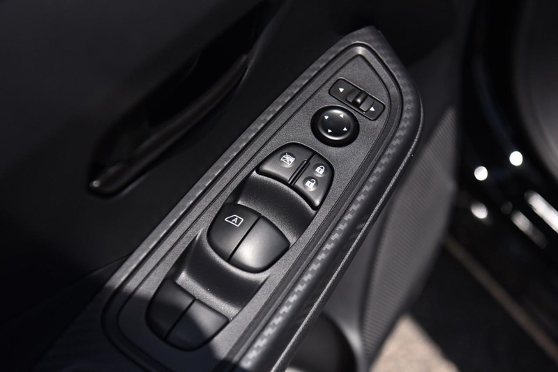 Nissan Versa Vehicle Image 09