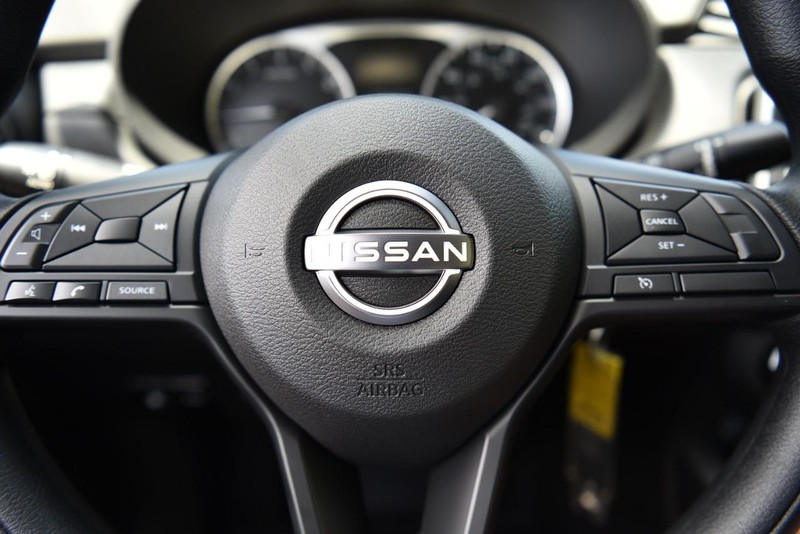 Nissan Versa Vehicle Image 17