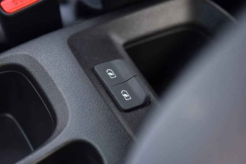 Nissan Versa Vehicle Image 18