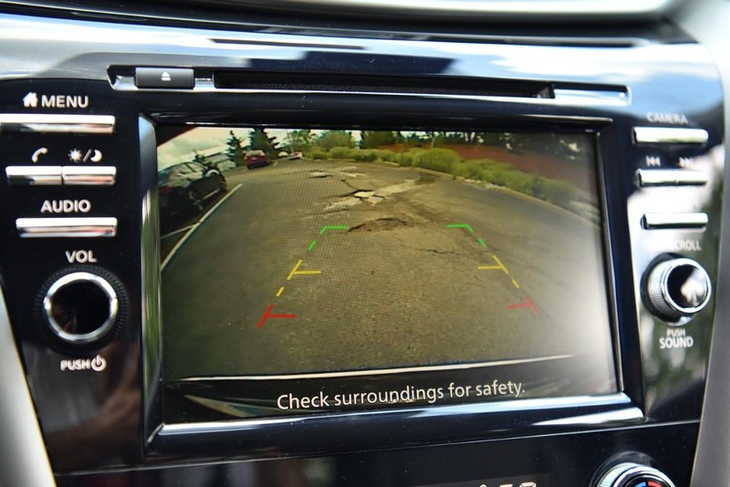 Nissan Murano Vehicle Image 14