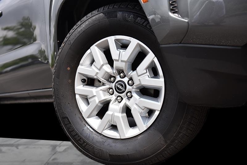 Nissan Frontier Vehicle Image 03