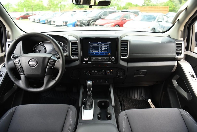 Nissan Frontier Vehicle Image 09