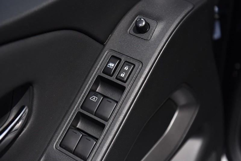 Nissan Frontier Vehicle Image 10