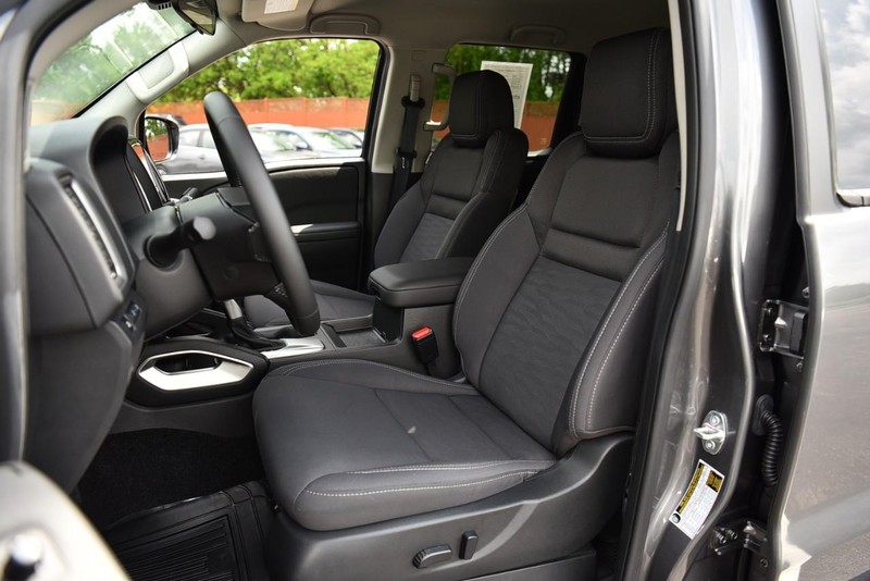 Nissan Frontier Vehicle Image 22