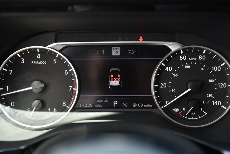 Nissan Pathfinder Vehicle Image 12