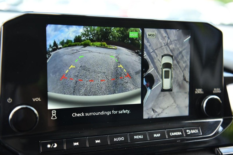 Nissan Pathfinder Vehicle Image 13