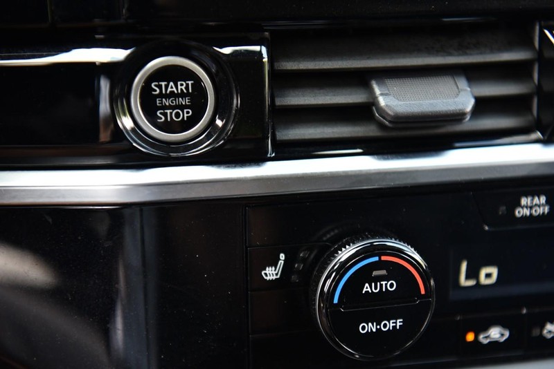 Nissan Pathfinder Vehicle Image 17
