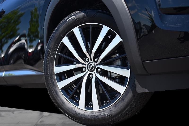 Nissan Pathfinder Vehicle Image 03
