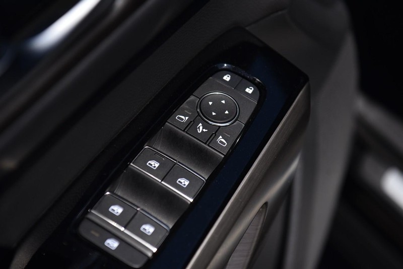Nissan Pathfinder Vehicle Image 09