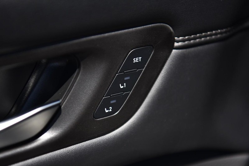 Nissan Pathfinder Vehicle Image 10