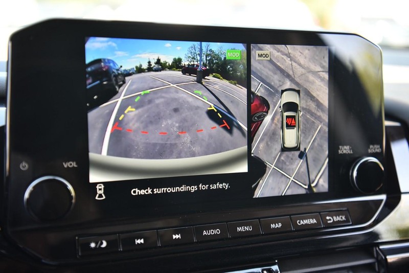Nissan Pathfinder Vehicle Image 14