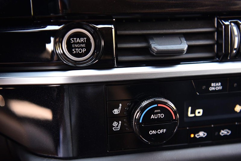 Nissan Pathfinder Vehicle Image 18