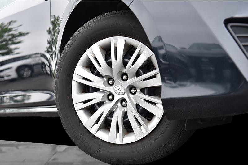 Toyota Camry Vehicle Image 03