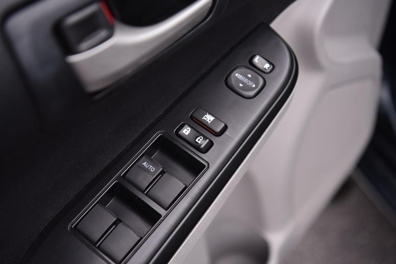 Toyota Camry Vehicle Image 09