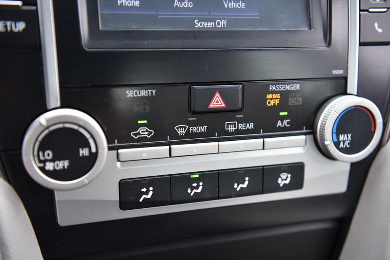 Toyota Camry Vehicle Image 13