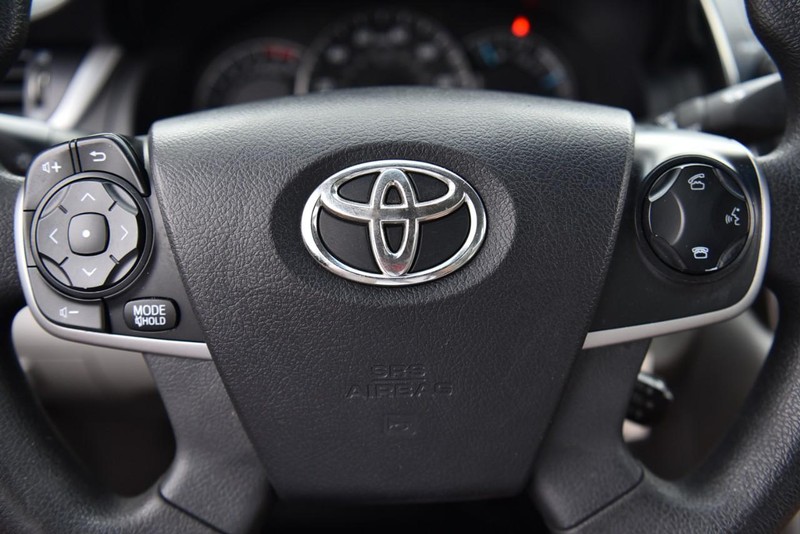 Toyota Camry Vehicle Image 15