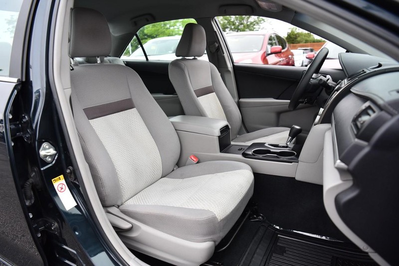 Toyota Camry Vehicle Image 17