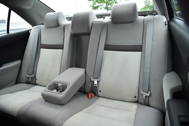 Toyota Camry Vehicle Image 18