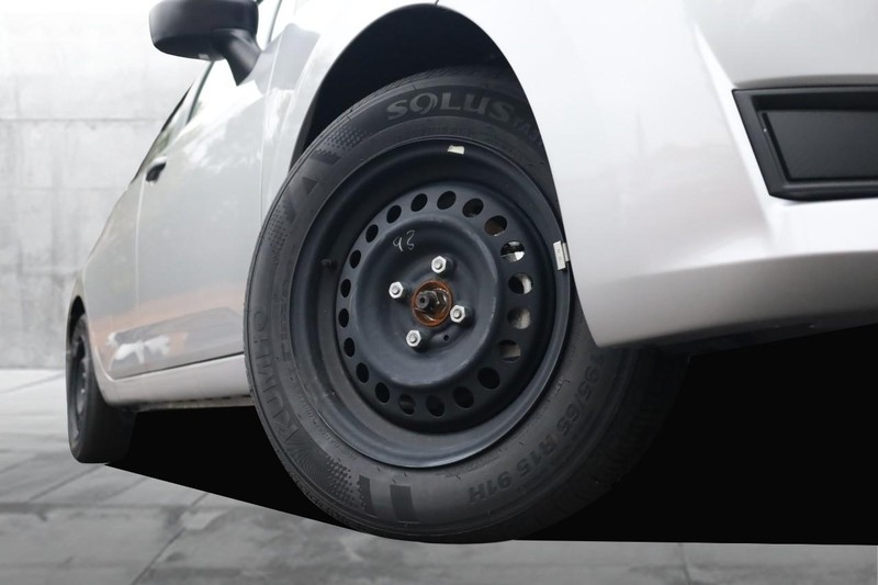 Nissan Versa Vehicle Image 03