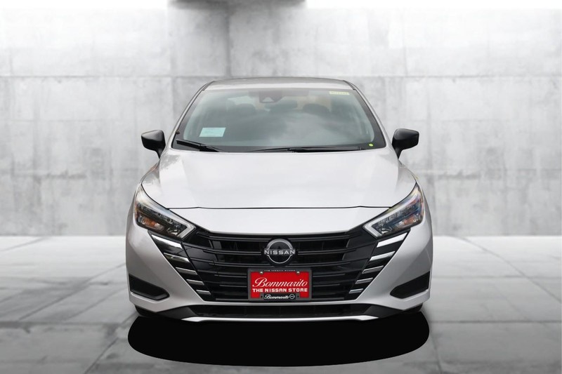 Nissan Versa Vehicle Image 04