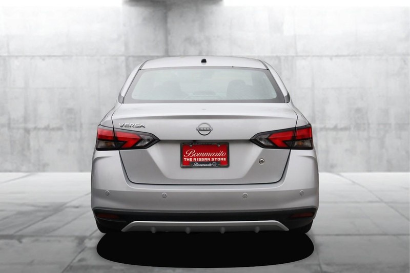 Nissan Versa Vehicle Image 06