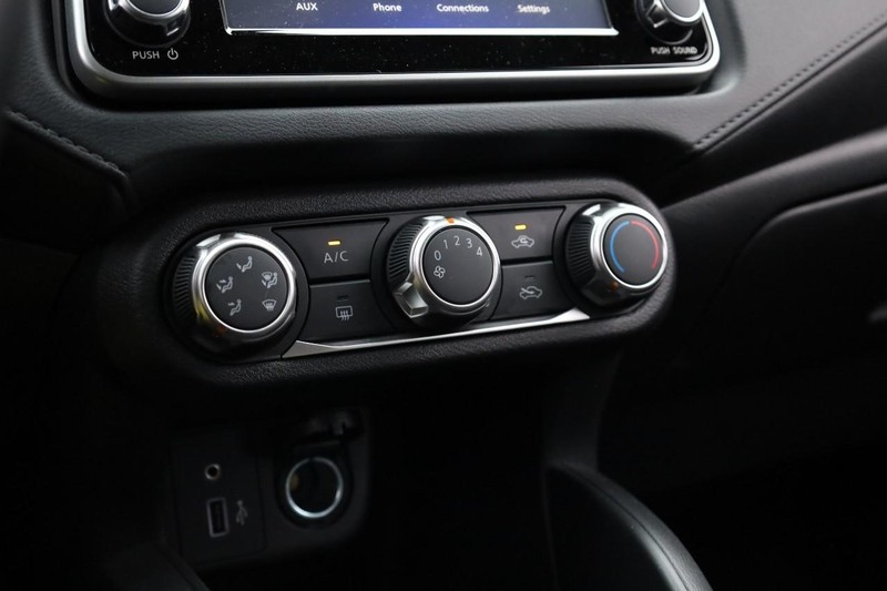 Nissan Versa Vehicle Image 13