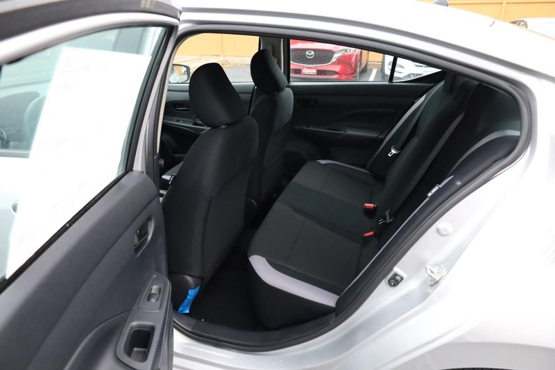 Nissan Versa Vehicle Image 19