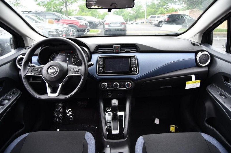 Nissan Versa Vehicle Image 08