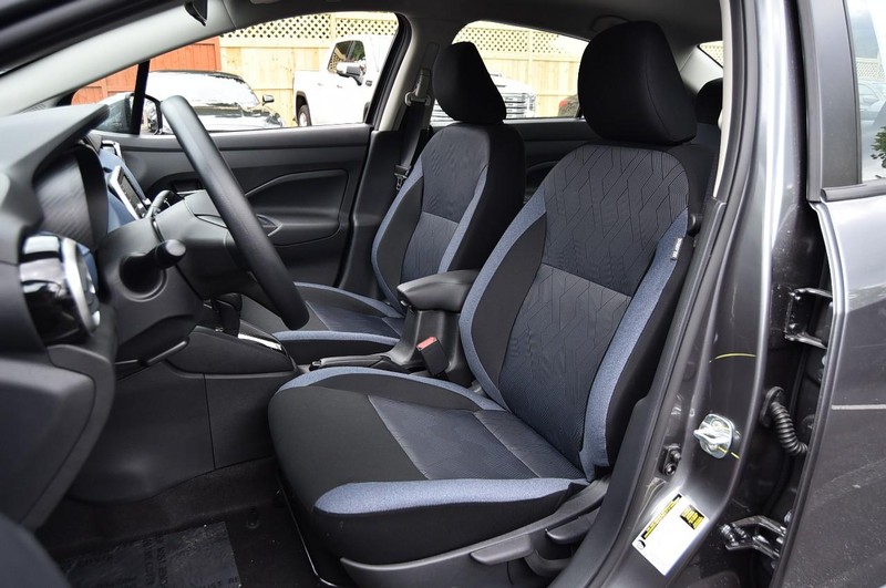 Nissan Versa Vehicle Image 18