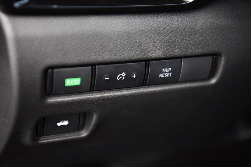Nissan Sentra Vehicle Image 11