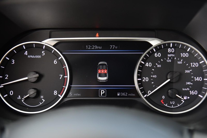 Nissan Sentra Vehicle Image 12