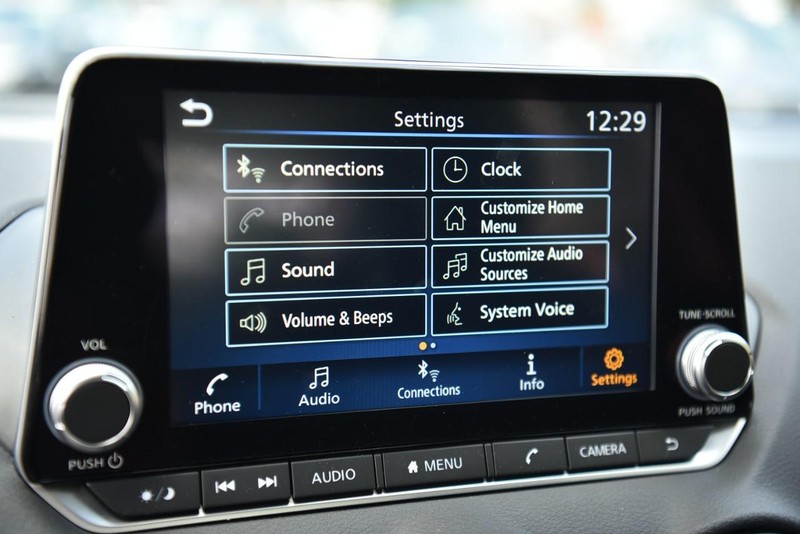 Nissan Sentra Vehicle Image 14