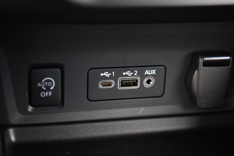 Nissan Sentra Vehicle Image 16