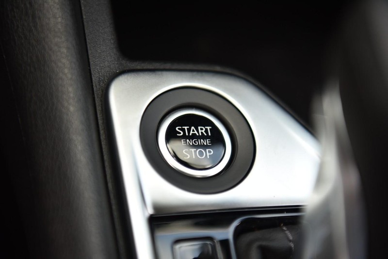 Nissan Sentra Vehicle Image 17
