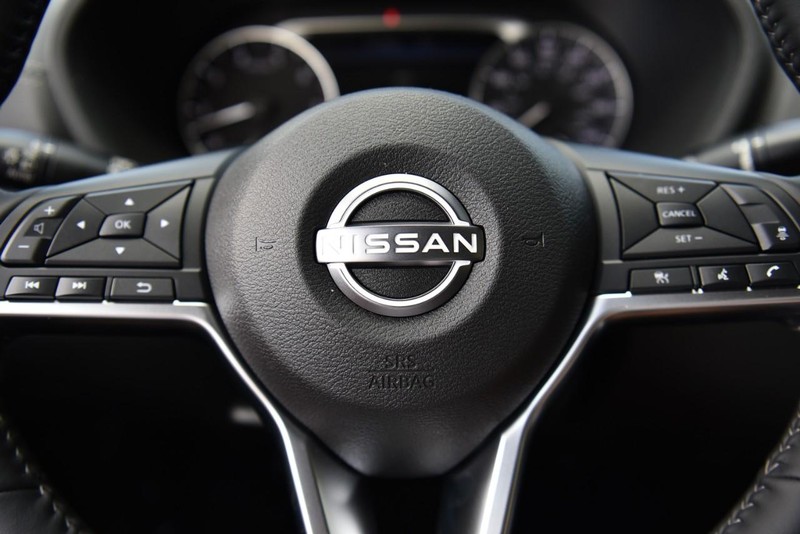 Nissan Sentra Vehicle Image 18