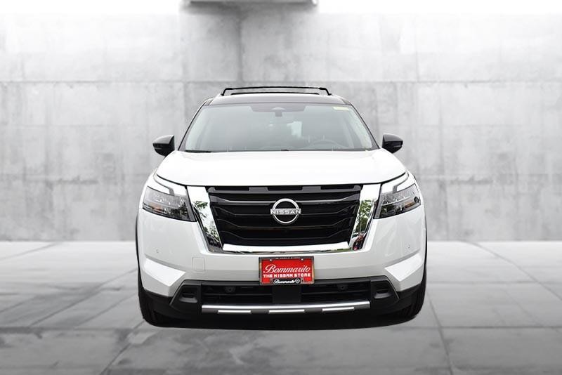 Nissan Pathfinder Vehicle Image 04