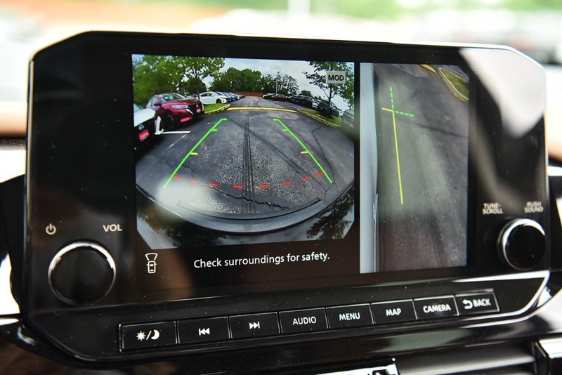 Nissan Pathfinder Vehicle Image 16