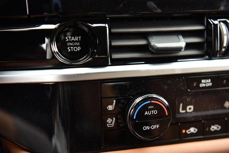 Nissan Pathfinder Vehicle Image 18