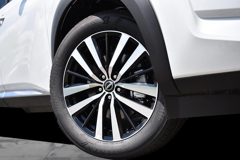 Nissan Pathfinder Vehicle Image 03
